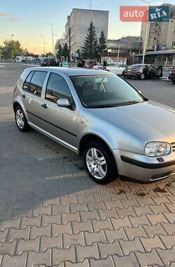 Хетчбек Volkswagen Golf 2002 в Києві
