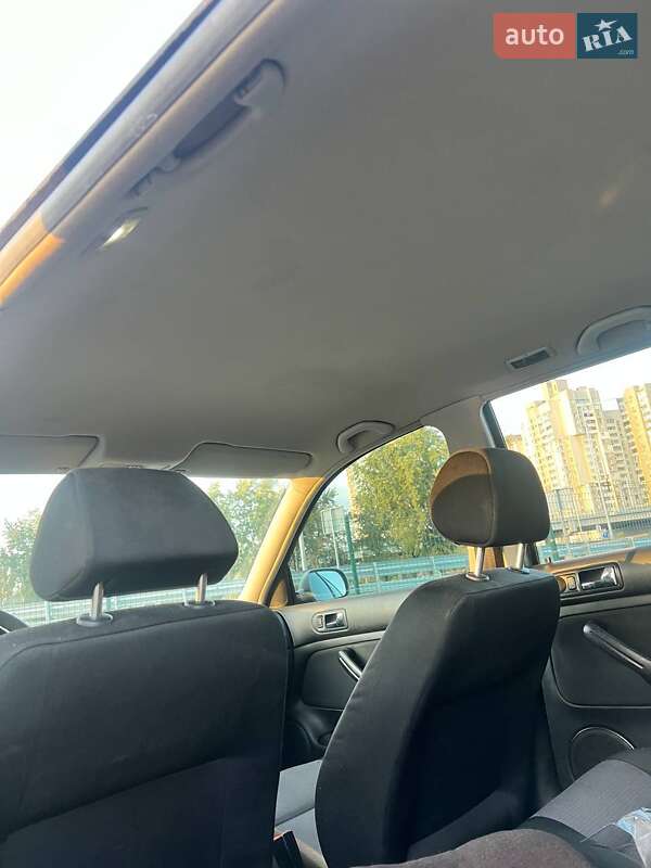 Хэтчбек Volkswagen Golf 2002 в Киеве