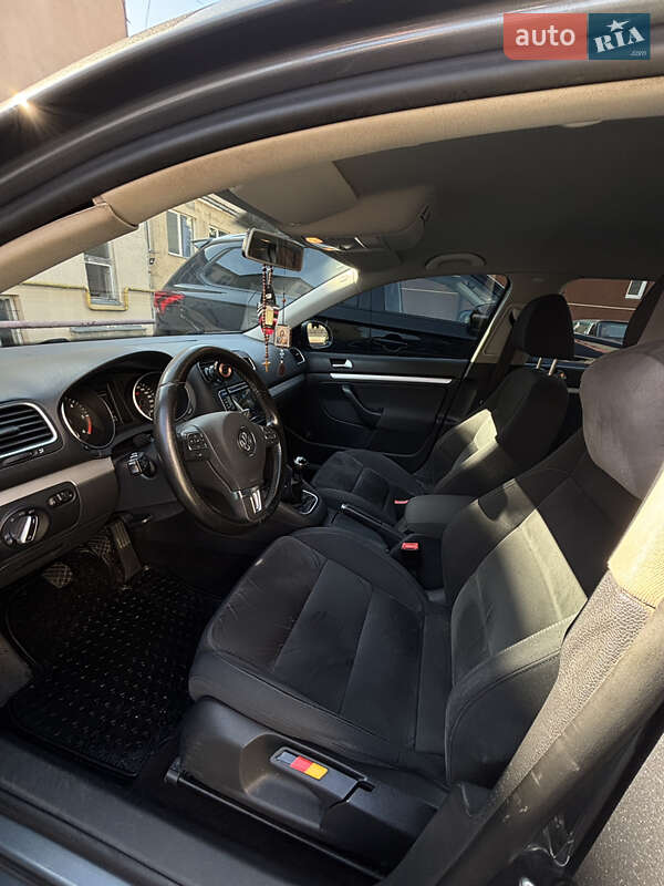 Універсал Volkswagen Golf 2010 в Ужгороді