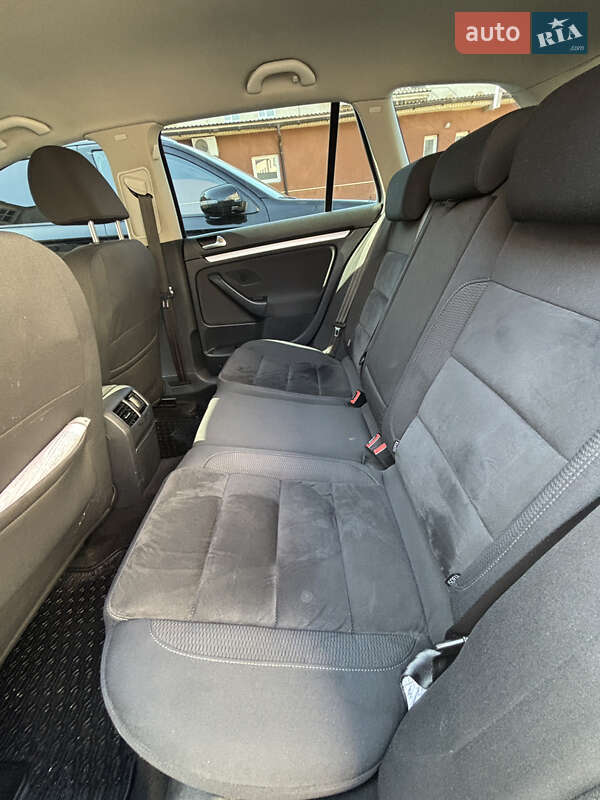 Універсал Volkswagen Golf 2010 в Ужгороді