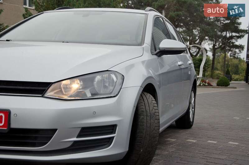 Універсал Volkswagen Golf 2015 в Сарнах