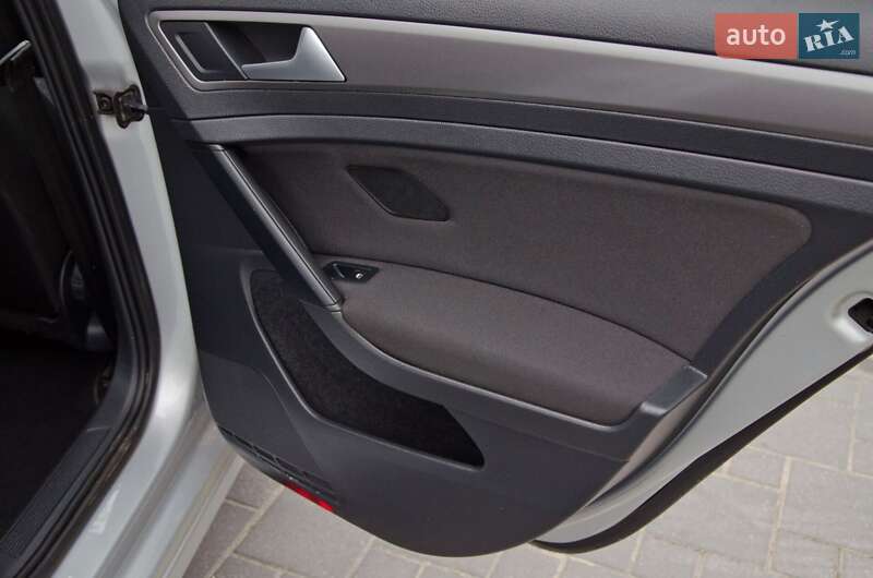 Універсал Volkswagen Golf 2015 в Сарнах