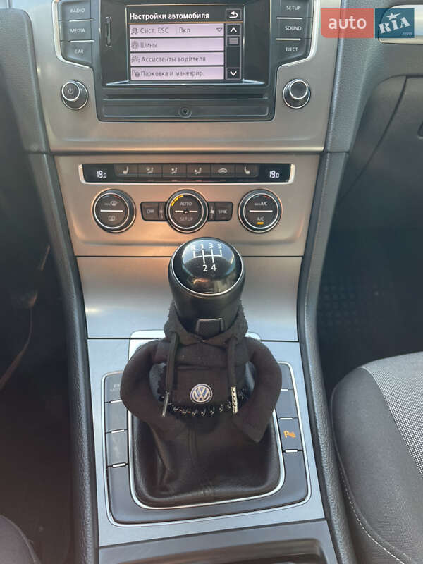 Хэтчбек Volkswagen Golf 2013 в Конотопе