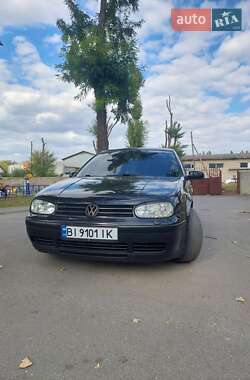 Хетчбек Volkswagen Golf 2002 в Дніпрі