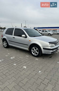 Хетчбек Volkswagen Golf 1998 в Чернівцях