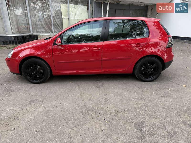Хэтчбек Volkswagen Golf 2005 в Полтаве