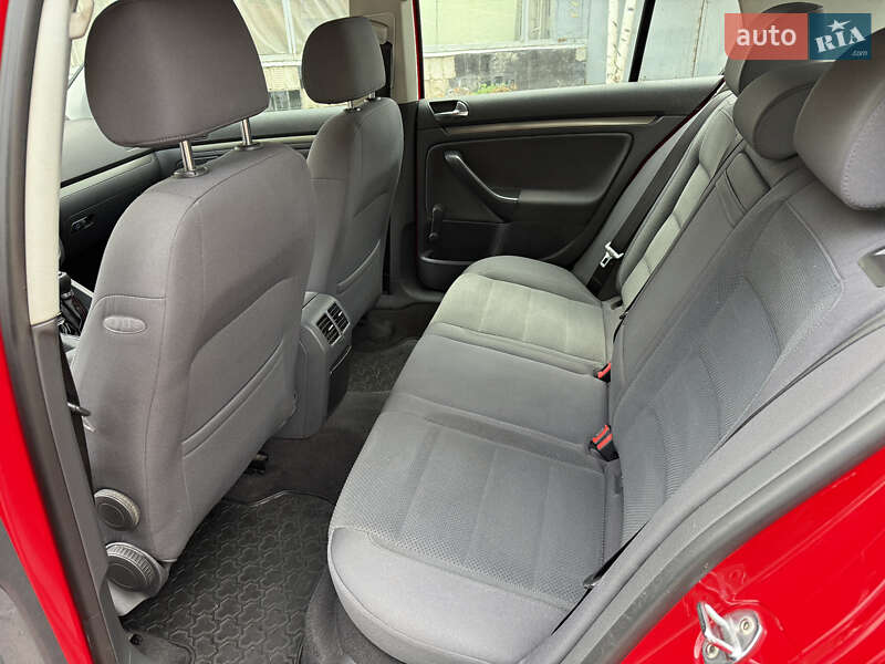 Хэтчбек Volkswagen Golf 2005 в Полтаве