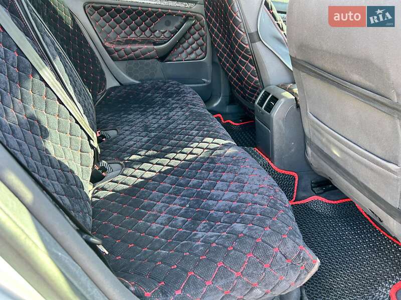 Хэтчбек Volkswagen Golf 2004 в Доброславе