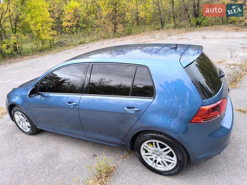 Хэтчбек Volkswagen Golf 2015 в Кременчуге