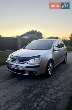 Хетчбек Volkswagen Golf 2005 в Охтирці