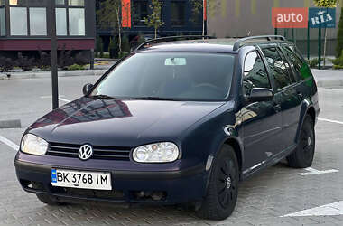 Універсал Volkswagen Golf 2000 в Рівному