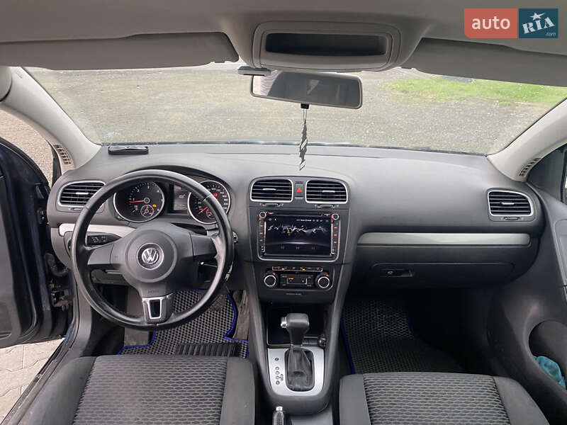 Хэтчбек Volkswagen Golf 2010 в Луцке