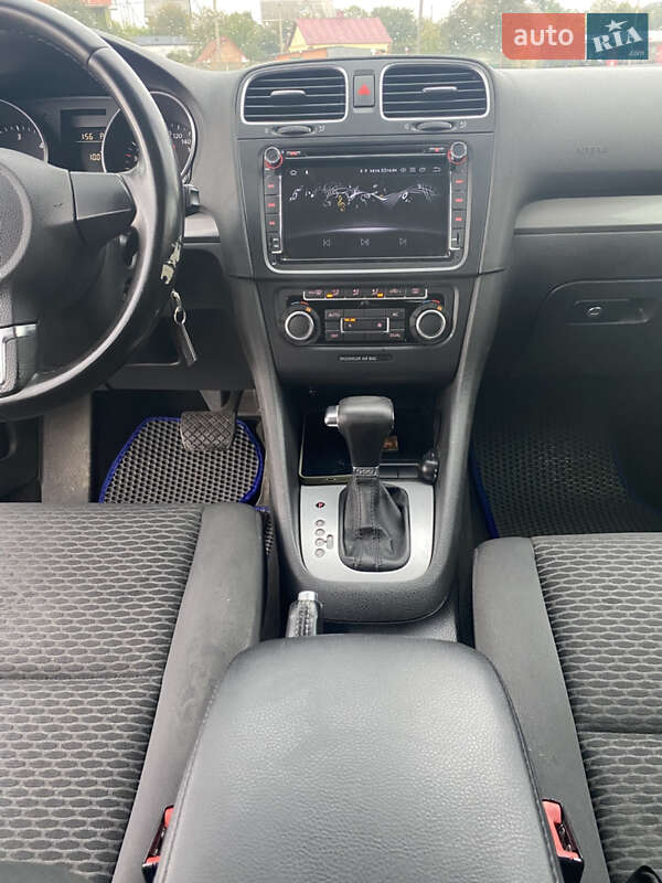 Хэтчбек Volkswagen Golf 2010 в Луцке