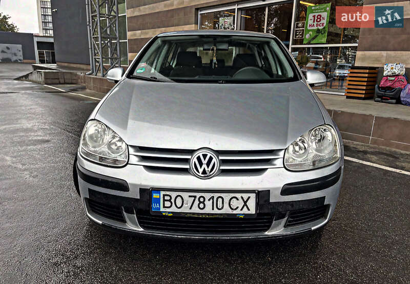 Хетчбек Volkswagen Golf 2004 в Тернополі