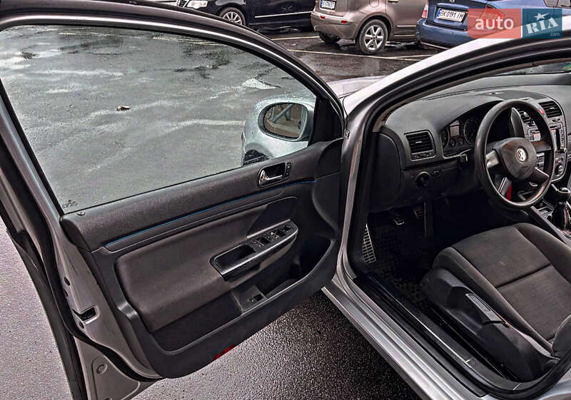 Хетчбек Volkswagen Golf 2004 в Тернополі