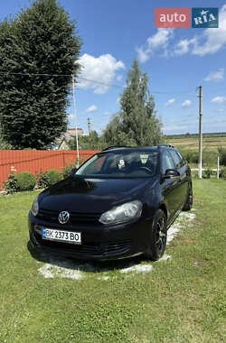 Универсал Volkswagen Golf 2011 в Березному