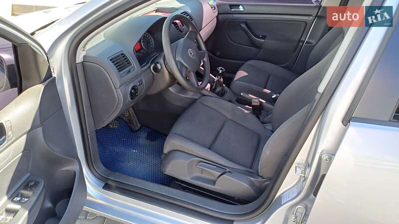 Хетчбек Volkswagen Golf 2005 в Миколаєві