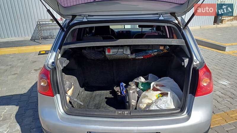 Хетчбек Volkswagen Golf 2005 в Миколаєві