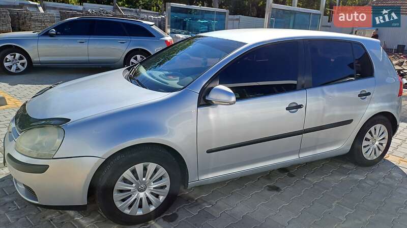 Хетчбек Volkswagen Golf 2005 в Миколаєві
