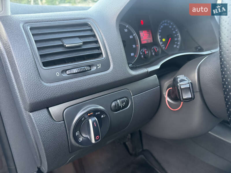 Хэтчбек Volkswagen Golf 2004 в Одессе фото 16 Хэтчбек Volkswagen Golf 2004 в Одессе