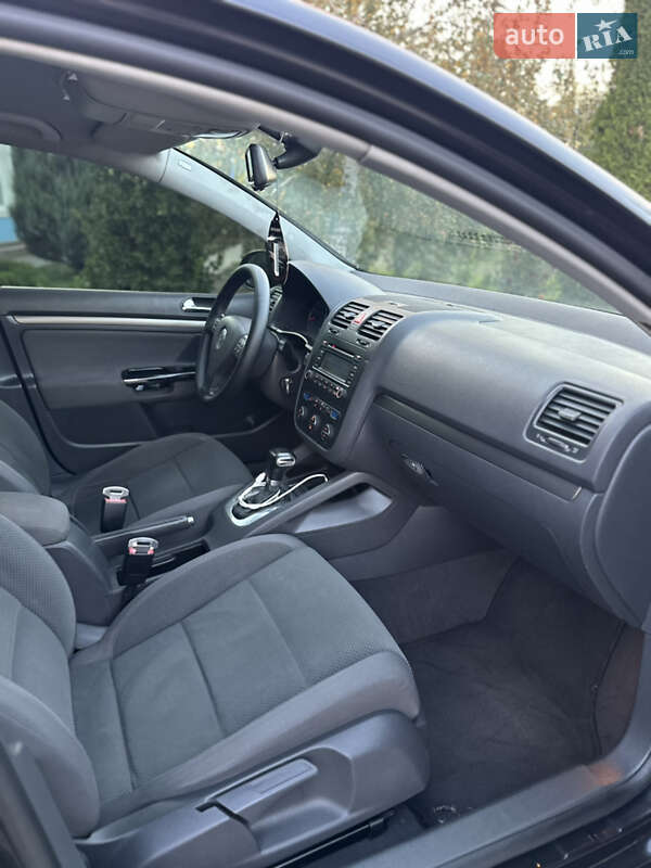 Хэтчбек Volkswagen Golf 2004 в Одессе фото 22 Хэтчбек Volkswagen Golf 2004 в Одессе