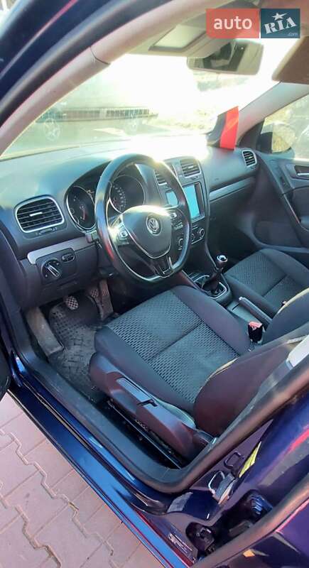 Хетчбек Volkswagen Golf 2010 в Дрогобичі