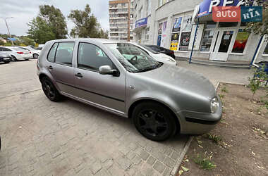 Хэтчбек Volkswagen Golf 2002 в Запорожье