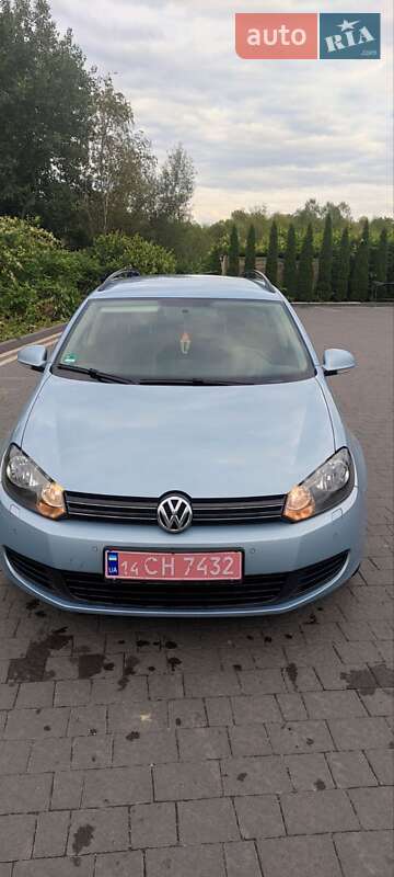 Универсал Volkswagen Golf 2010 в Надворной