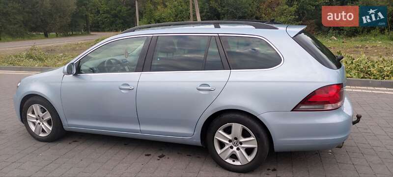 Универсал Volkswagen Golf 2010 в Надворной