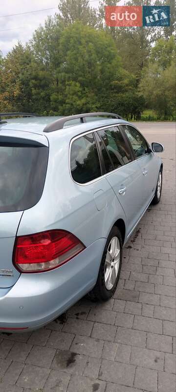 Универсал Volkswagen Golf 2010 в Надворной