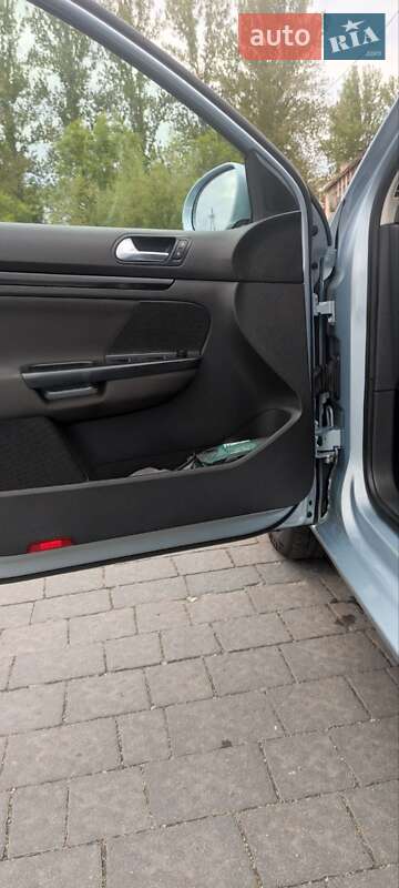 Универсал Volkswagen Golf 2010 в Надворной