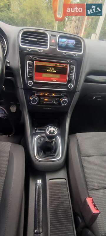 Универсал Volkswagen Golf 2010 в Надворной