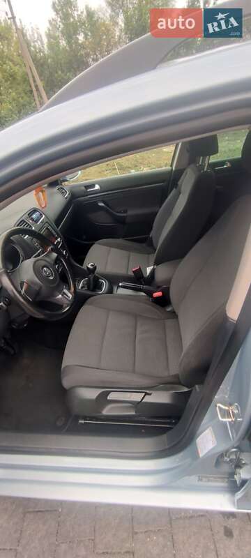 Универсал Volkswagen Golf 2010 в Надворной