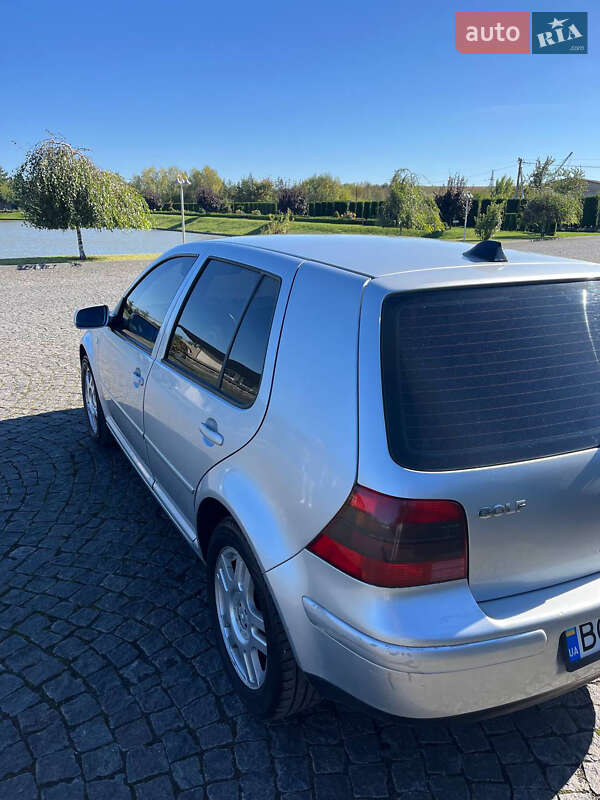 Хетчбек Volkswagen Golf 2000 в Жовкві