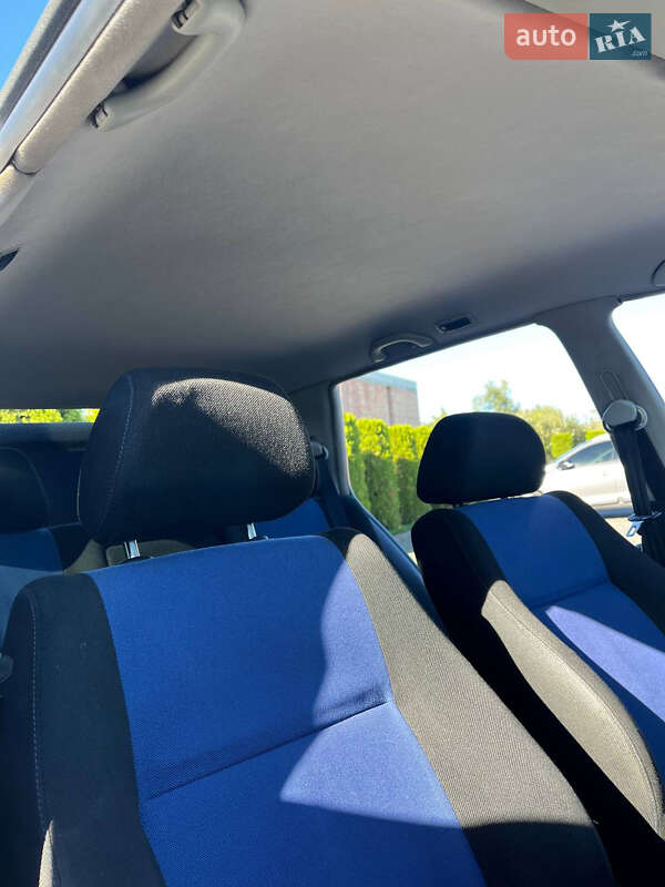 Хетчбек Volkswagen Golf 2000 в Жовкві