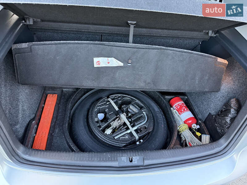 Хэтчбек Volkswagen Golf 2012 в Киеве