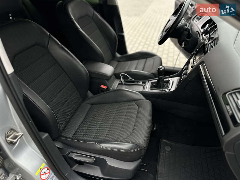 Універсал Volkswagen Golf 2014 в Житомирі