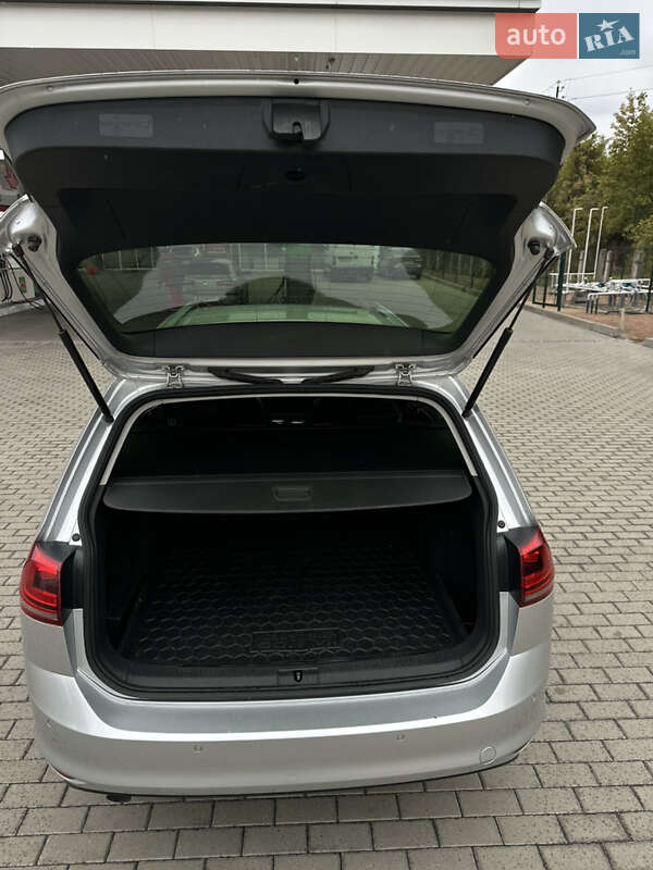 Універсал Volkswagen Golf 2014 в Житомирі