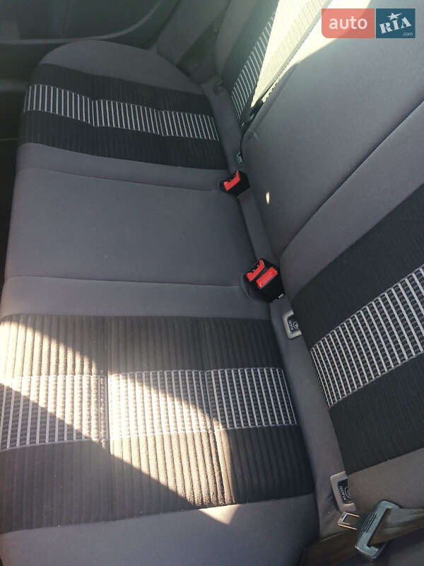 Хетчбек Volkswagen Golf 2009 в Луцьку