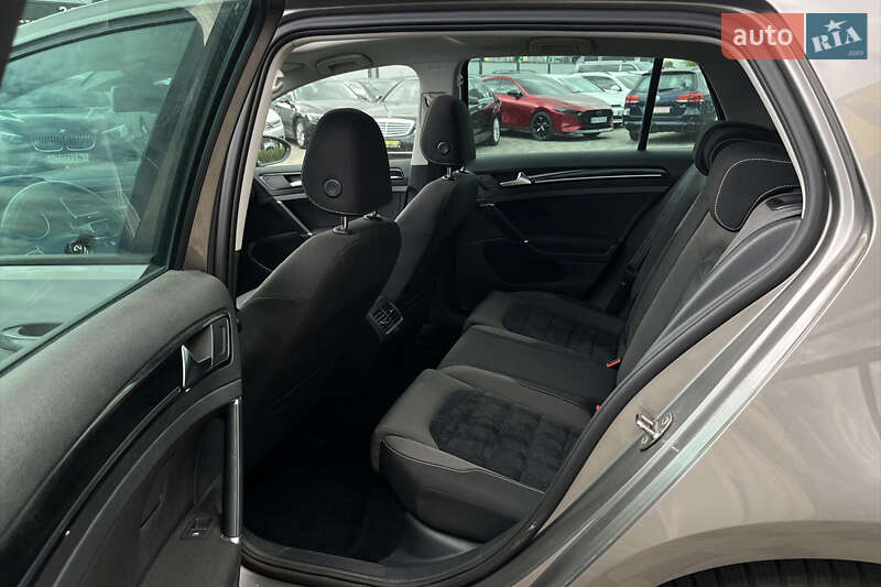 Хетчбек Volkswagen Golf 2014 в Мукачевому