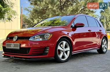 Хетчбек Volkswagen Golf 2017 в Дніпрі