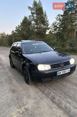 Хэтчбек Volkswagen Golf 2003 в Березному