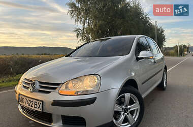 Хэтчбек Volkswagen Golf 2004 в Хусте
