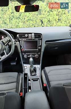 Хетчбек Volkswagen Golf 2016 в Ужгороді