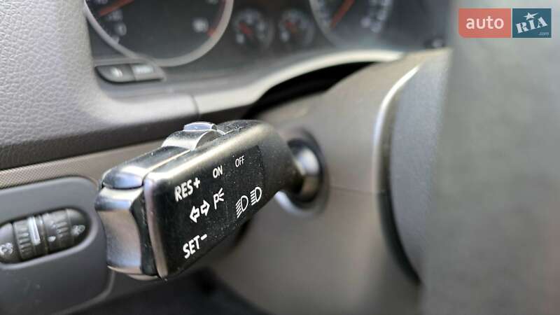 Хэтчбек Volkswagen Golf 2005 в Полтаве