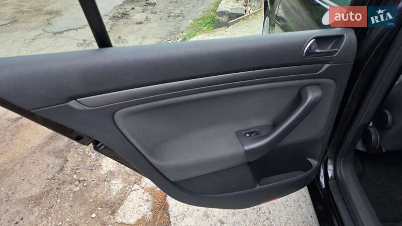 Хэтчбек Volkswagen Golf 2005 в Полтаве