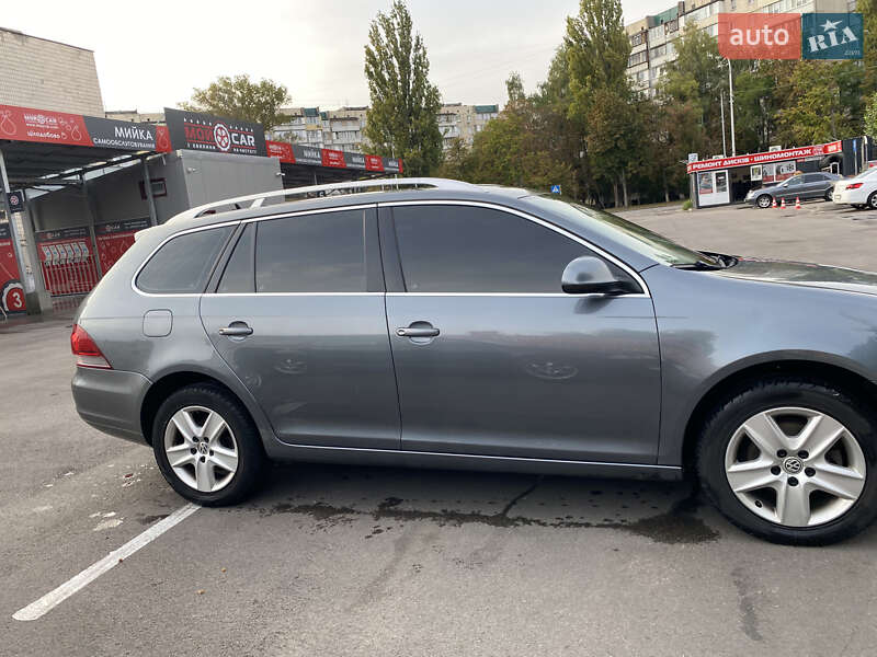 Універсал Volkswagen Golf 2010 в Києві