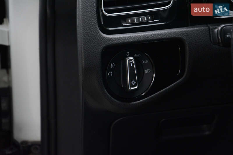 Універсал Volkswagen Golf 2015 в Славуті