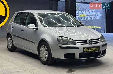 Хетчбек Volkswagen Golf 2003 в Чернівцях