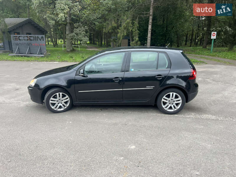 Хетчбек Volkswagen Golf 2008 в Рівному
